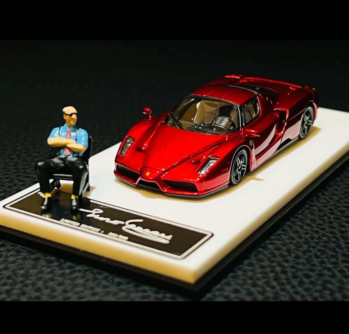 KING MODEL 1/64 Enzo Ferrari Metal Red 1/64 Alloy Car Model with Figurine