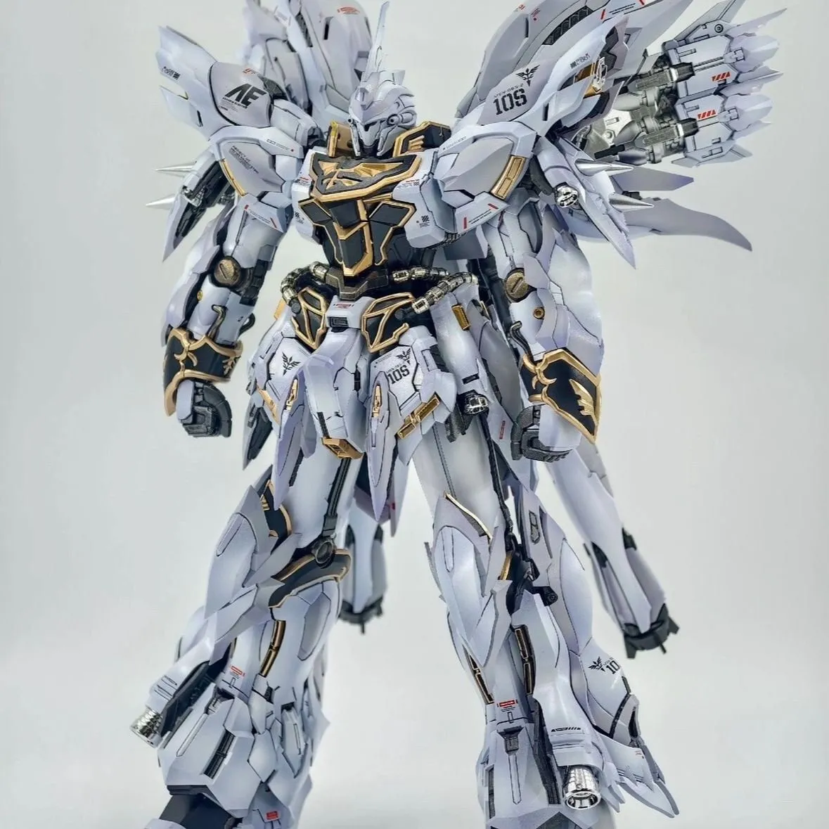 MSN-06S Sinanju White Wolf (Takumi Studio Ver.) 1/100 Scale Model Kit | Comet Technology | 1/100 Preorder